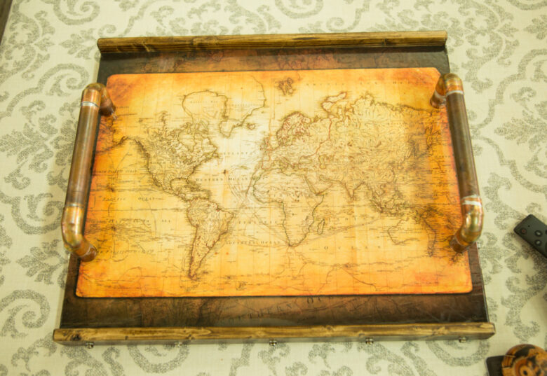 map serving tray