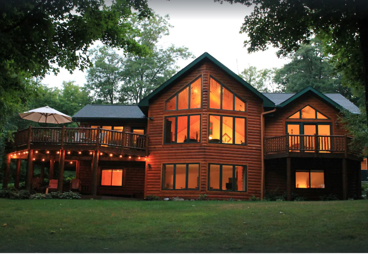 The Coolest VRBO Cabins In Minnesota Featuring Luxury & Affordable Cabins