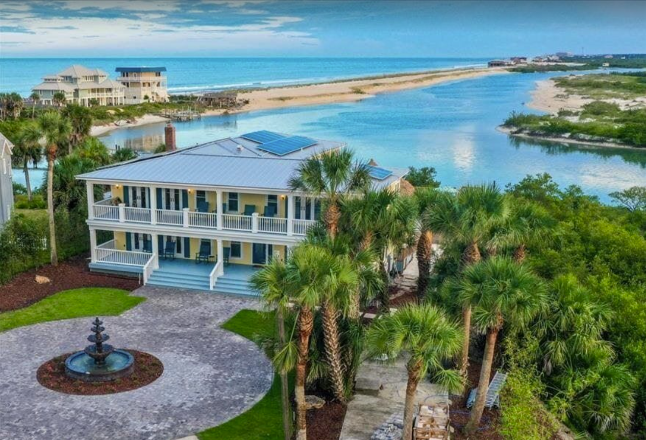 25 Coolest VRBOs in Florida Featuring Beachfront Homes With Pools