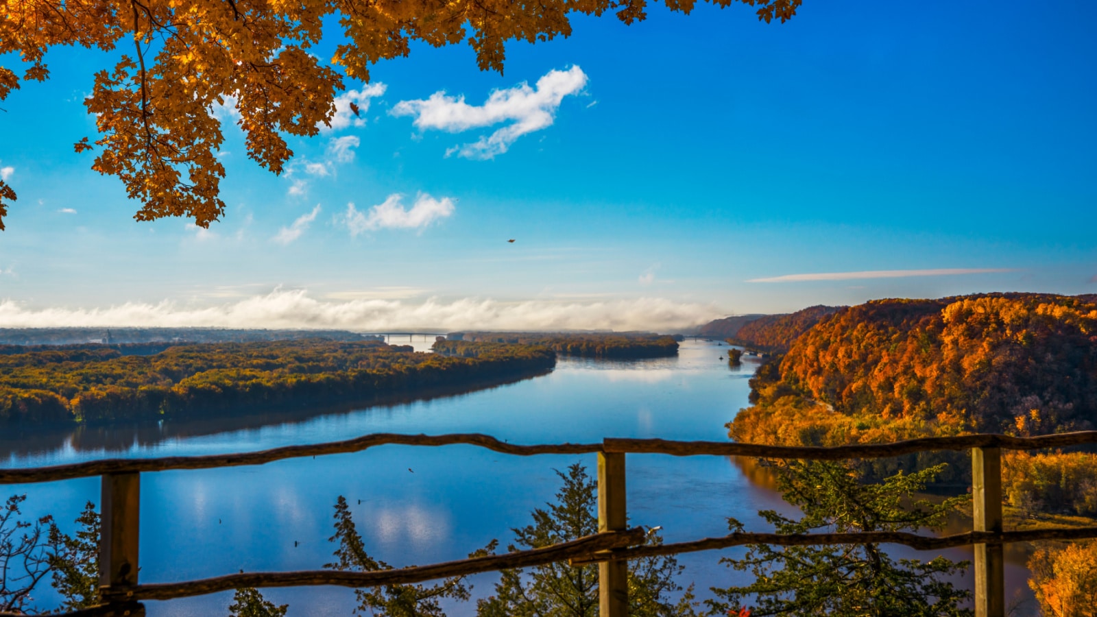 Overlook above Mississippi River at Effigy Mounds National Monument