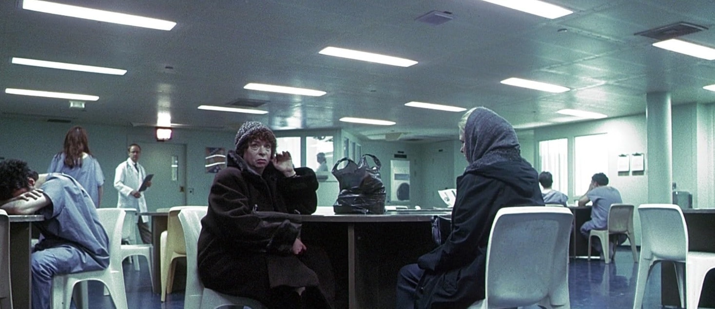 Marcia Jean Kurtz and Louise Lasser in Requiem for a Dream (2000)