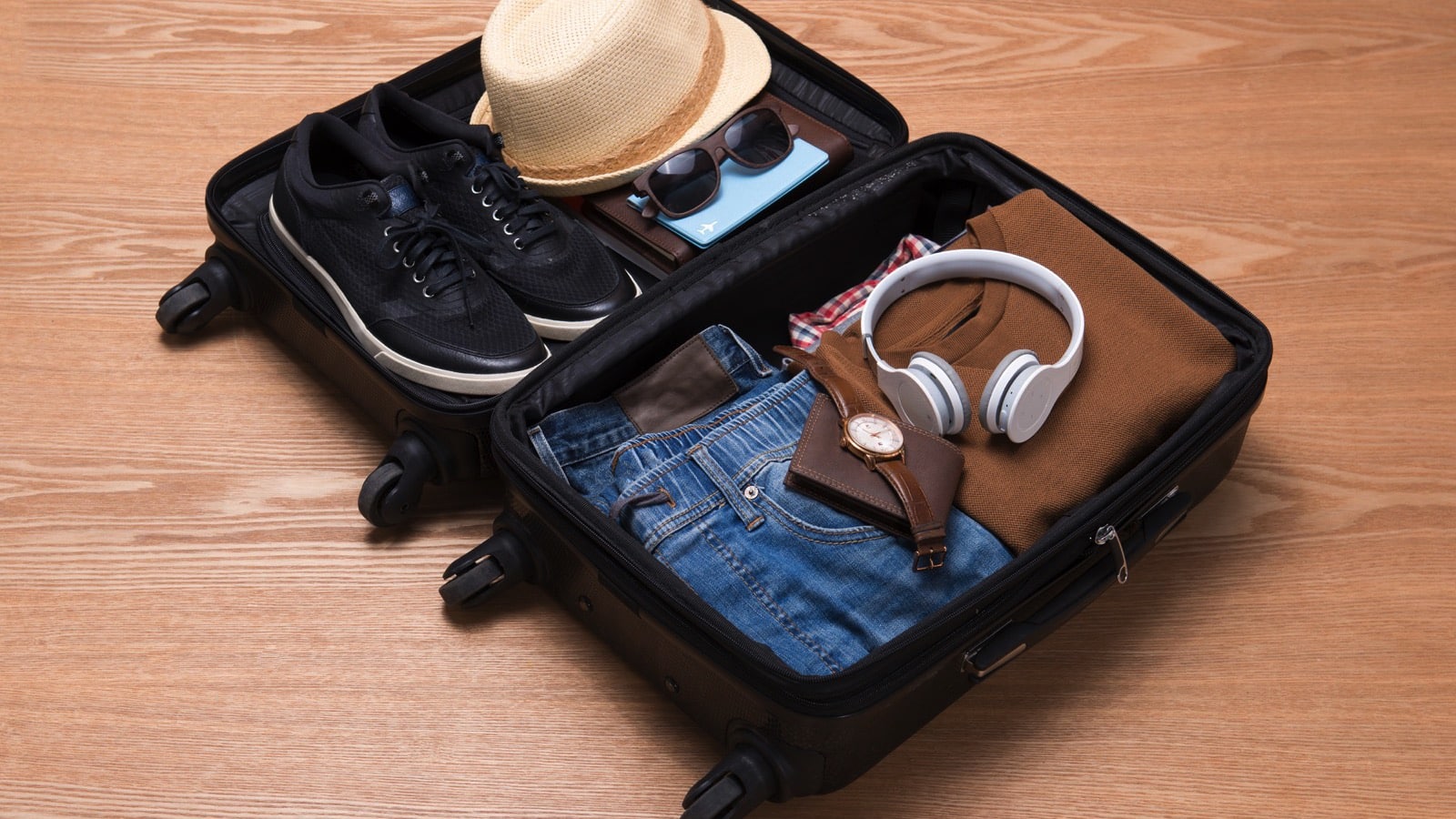 Traveler packing shoes