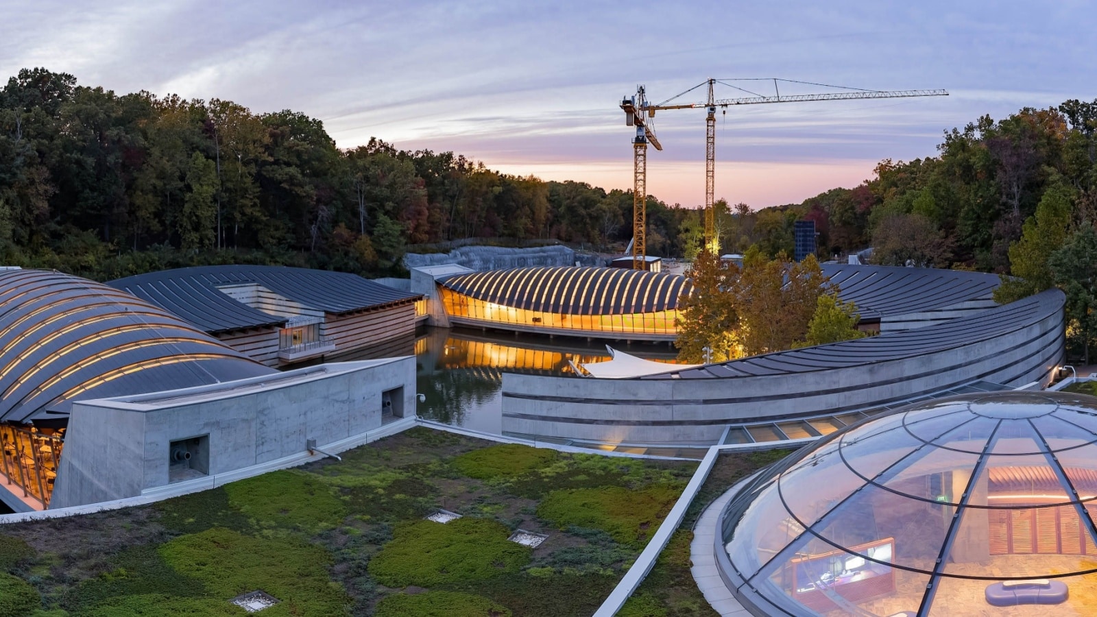 Arkansas, OCT 21 2023 - Twilight view of the Crystal Bridges Museum of American Art