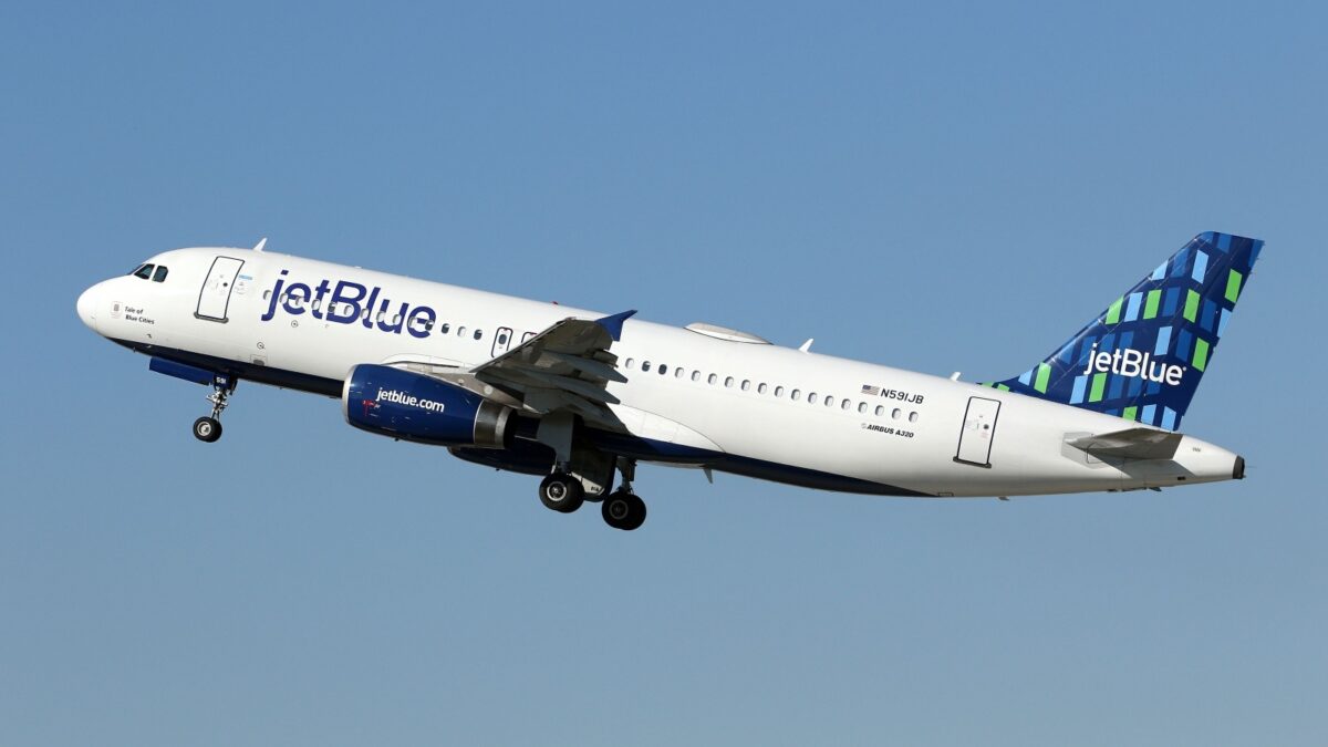 Fort Lauderdale, Florida, USA - Jan 09 2023: jetBlue Airways Airbus A320 taking off from Fort Lauderdale International Airport