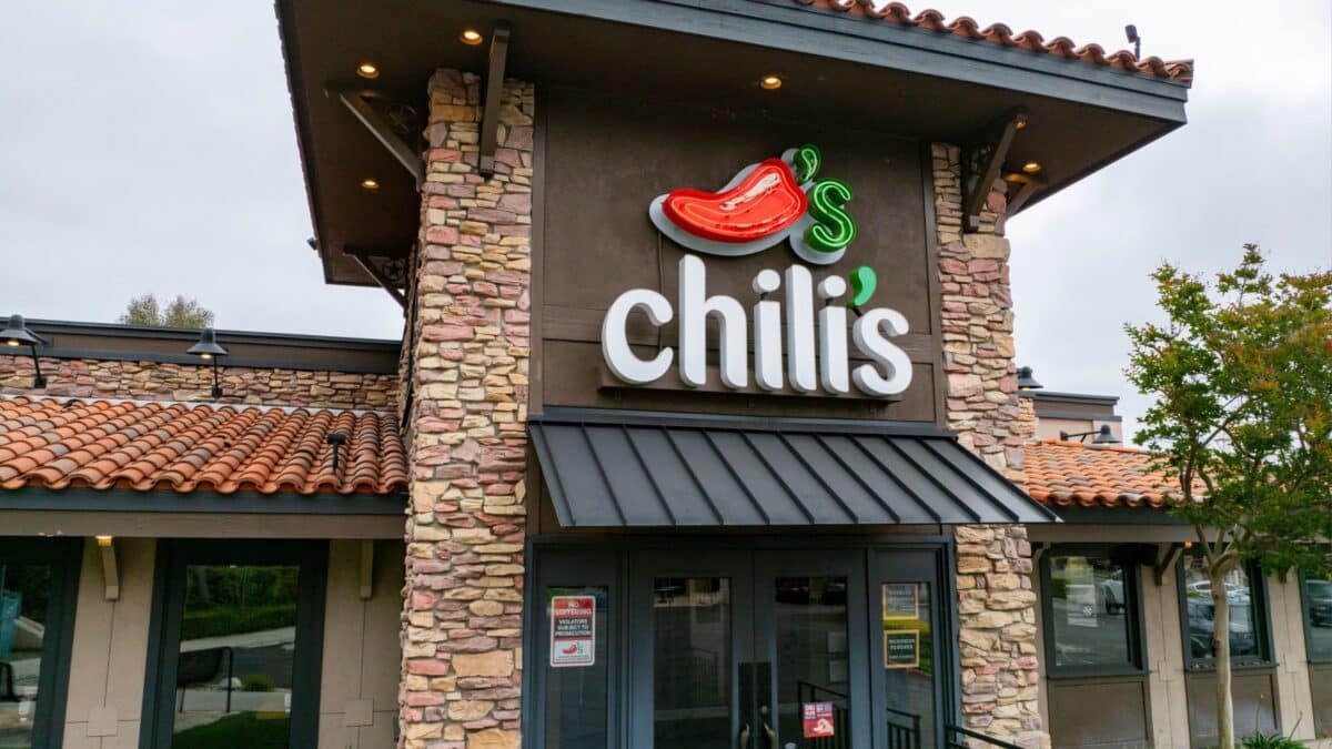 2024 May 18: Santa Clarita, CA. Chili's Bar and Grill restaurant entrance, logo, sign, marquee, chili pepper. Angle view close up.