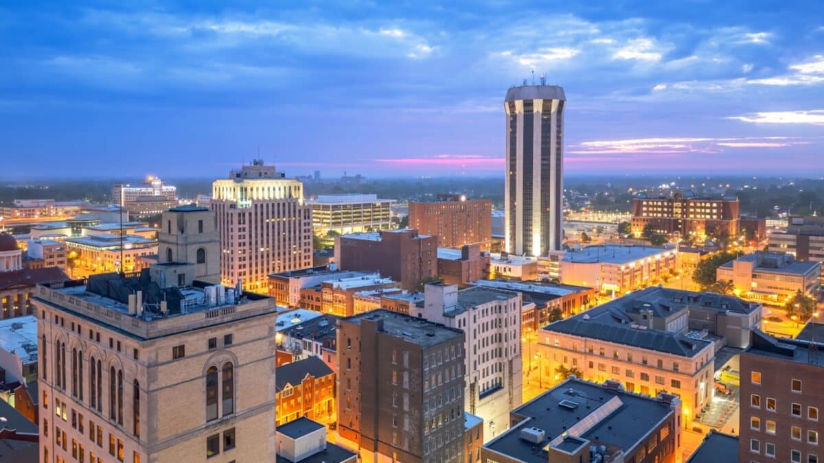 Springfield, Illinois, USA downtown city skyline at dusk.