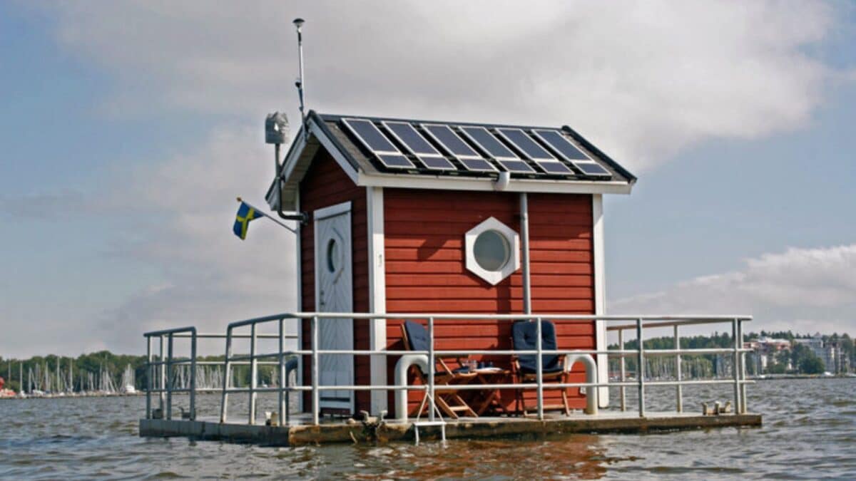 Underwater Hotel at Utter Inn 