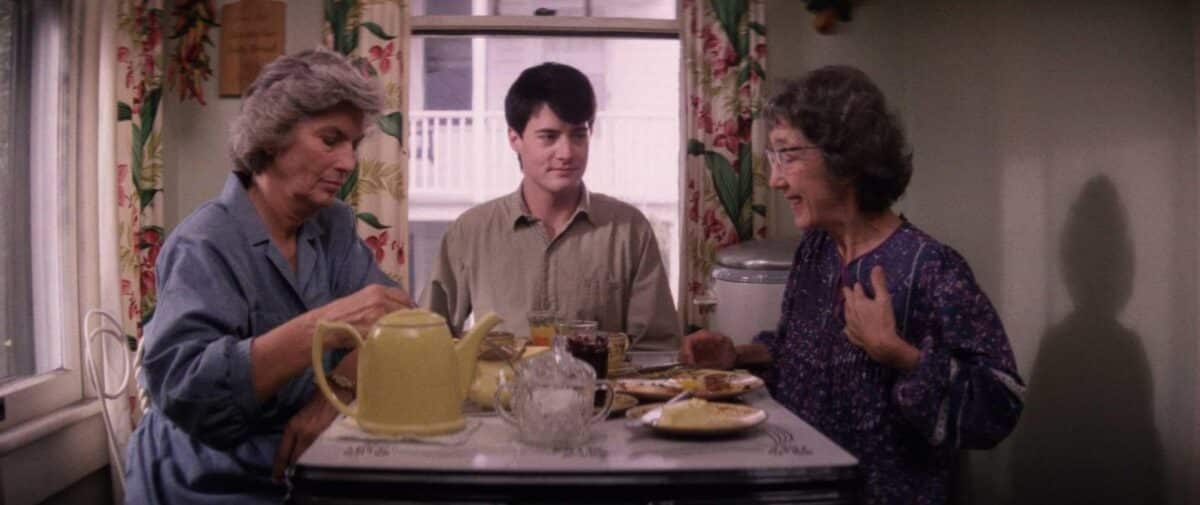 Kyle MacLachlan, Frances Bay, and Priscilla Pointer in Blue Velvet (1986)