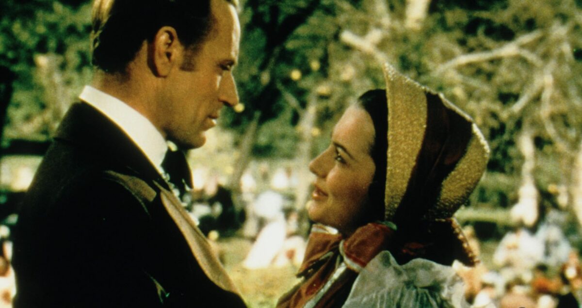 Olivia de Havilland and Leslie Howard in Gone with the Wind (1939)