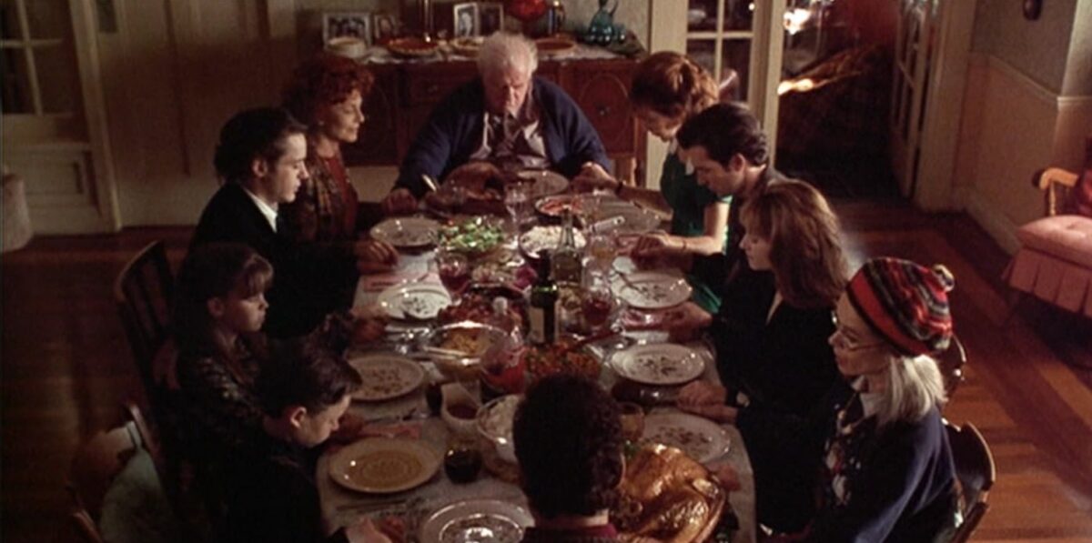 Robert Downey Jr., Steve Guttenberg, Holly Hunter, Anne Bancroft, Geraldine Chaplin, Charles Durning, Dylan McDermott, Zack Duhame, Emily Ann Lloyd, and Cynthia Stevenson in Home for the Holidays (1995)