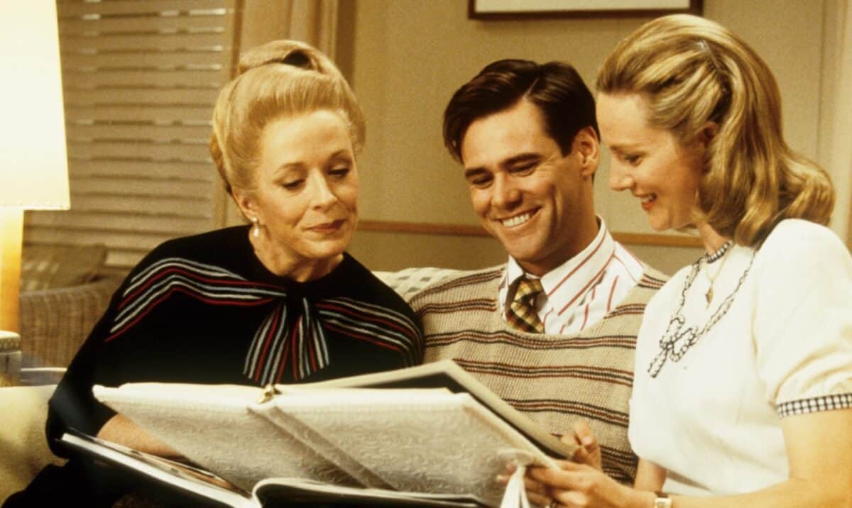 Jim Carrey, Laura Linney, and Holland Taylor in The Truman Show (1998)