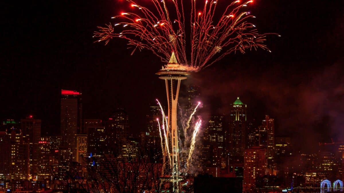 Seattle, USA - January 1st 2012: Seattle's Space Needle erupts in a fiery red fireworks spectacle, painting the city skyline in a breathtaking display of celebration and wonder.